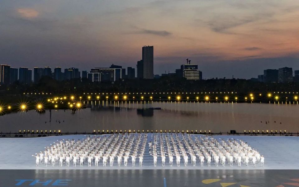 com, BwUCi, 代表团入场