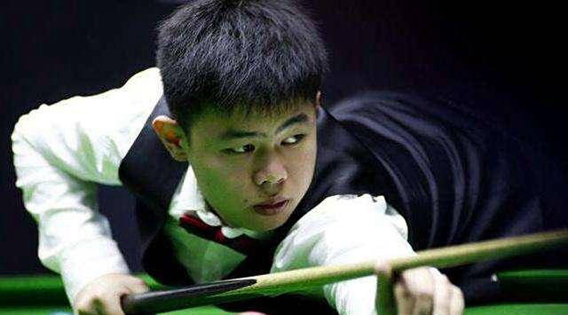 选手在正式, 的表现