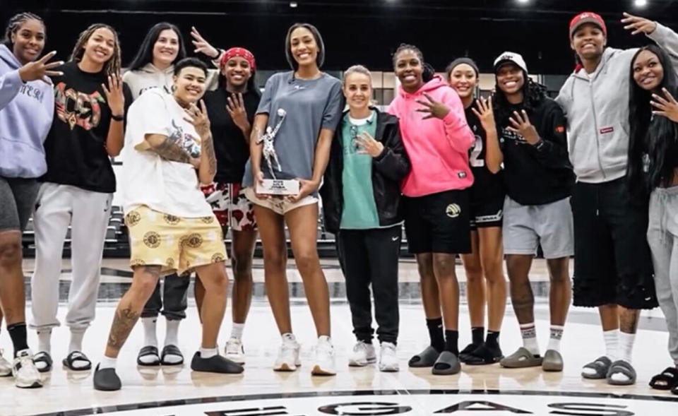 成为WNB, 岁的阿贾领, 拉斯维加斯 成为WNB, 岁的阿贾领, 拉斯维加斯